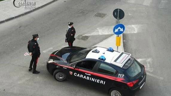 Svuotava i soldi dalla macchinetta dei biglietti: autista bus beccato e arrestato dai carabinieri