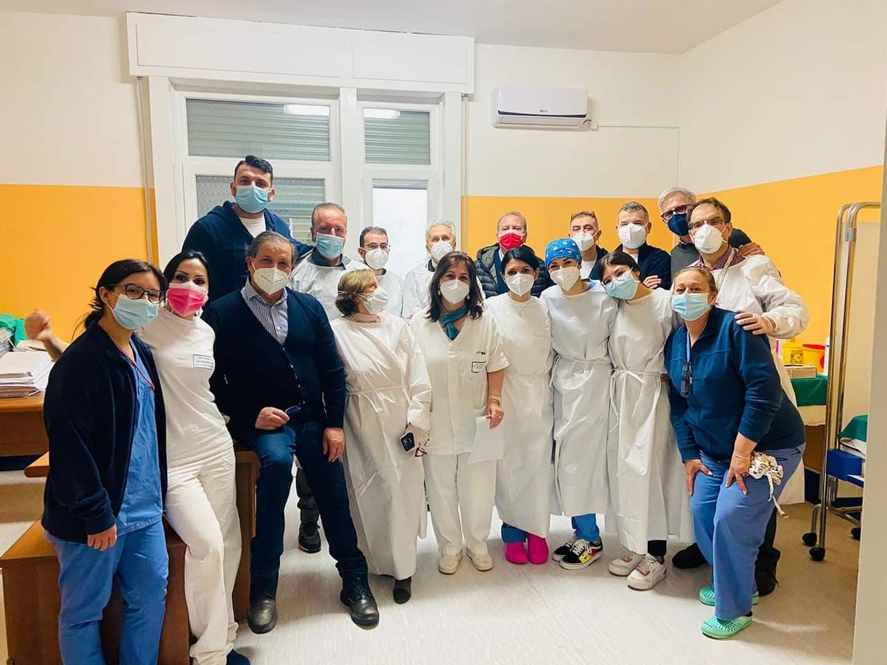Vaccini: Castrovillari non si ferma e la Pasqua si festeggia in corsia