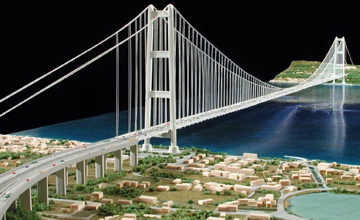 Il ministro Cingolani: «Potenziare le infrastrutture di Calabria e Sicilia, prima di pensare al Ponte sullo Stretto»