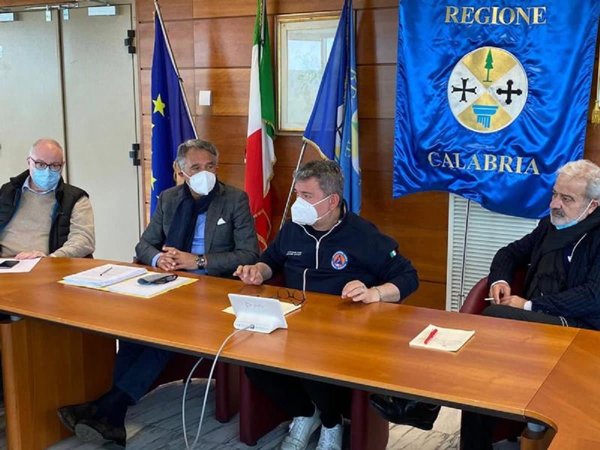 Unità di crisi, Spirlì: «vaccinazione prende ritmo giusto»