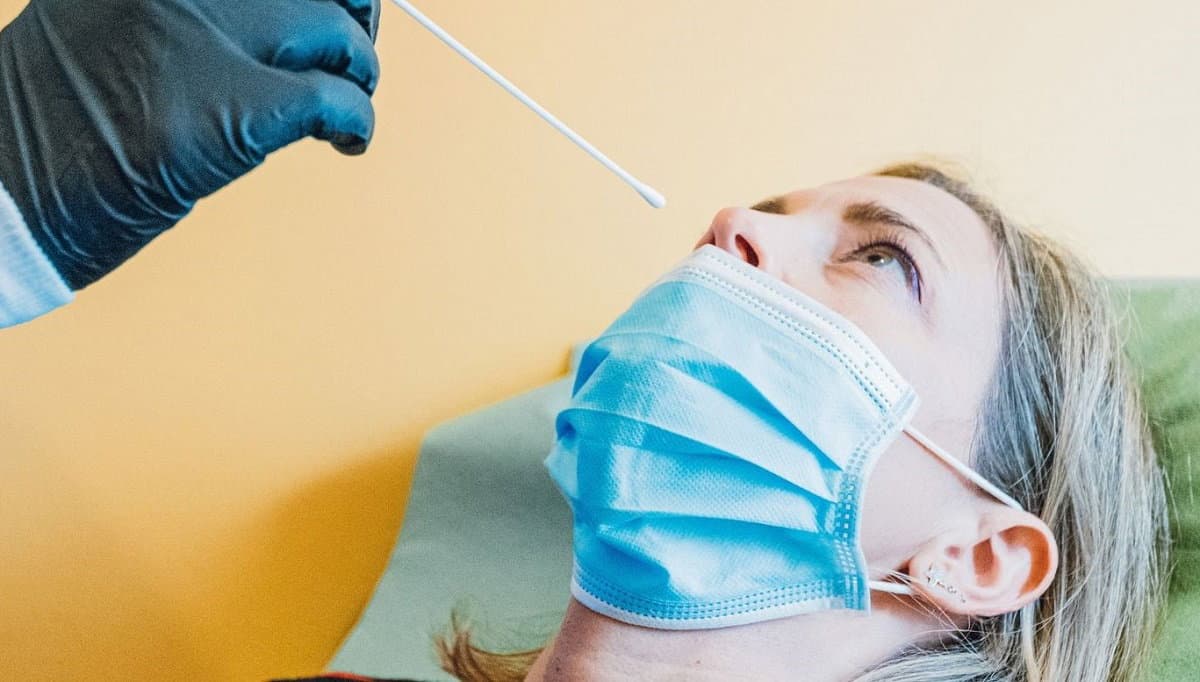 Covid, pochissimi tamponi (169) e solo 14 nuovi positivi. Focolaio a Mandatoriccio (+12)