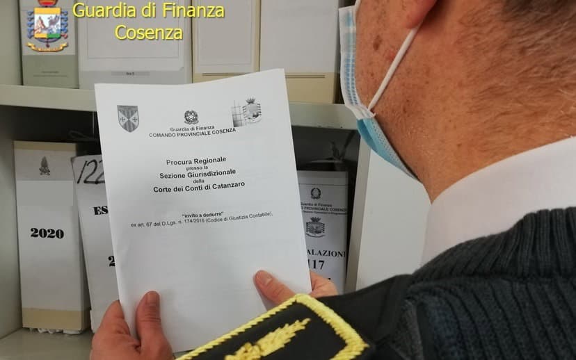 Blitz della Finanza ai centri di accoglienza calabresi