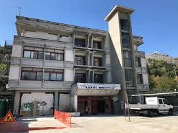 Precipita dalle scale antincendio della scuola. Grave un 18enne di Firmo