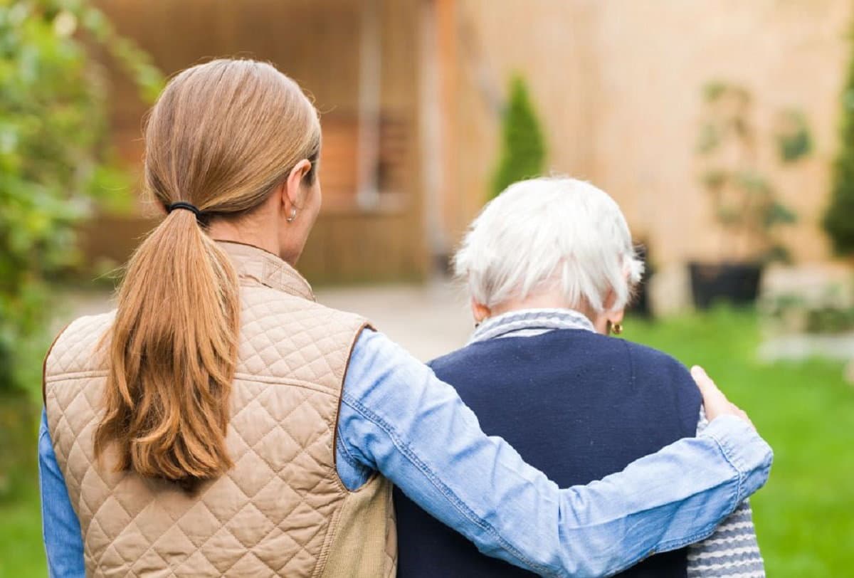 Vaccinazione anti-covid, da oggi possono prenotarsi anche i caregiver