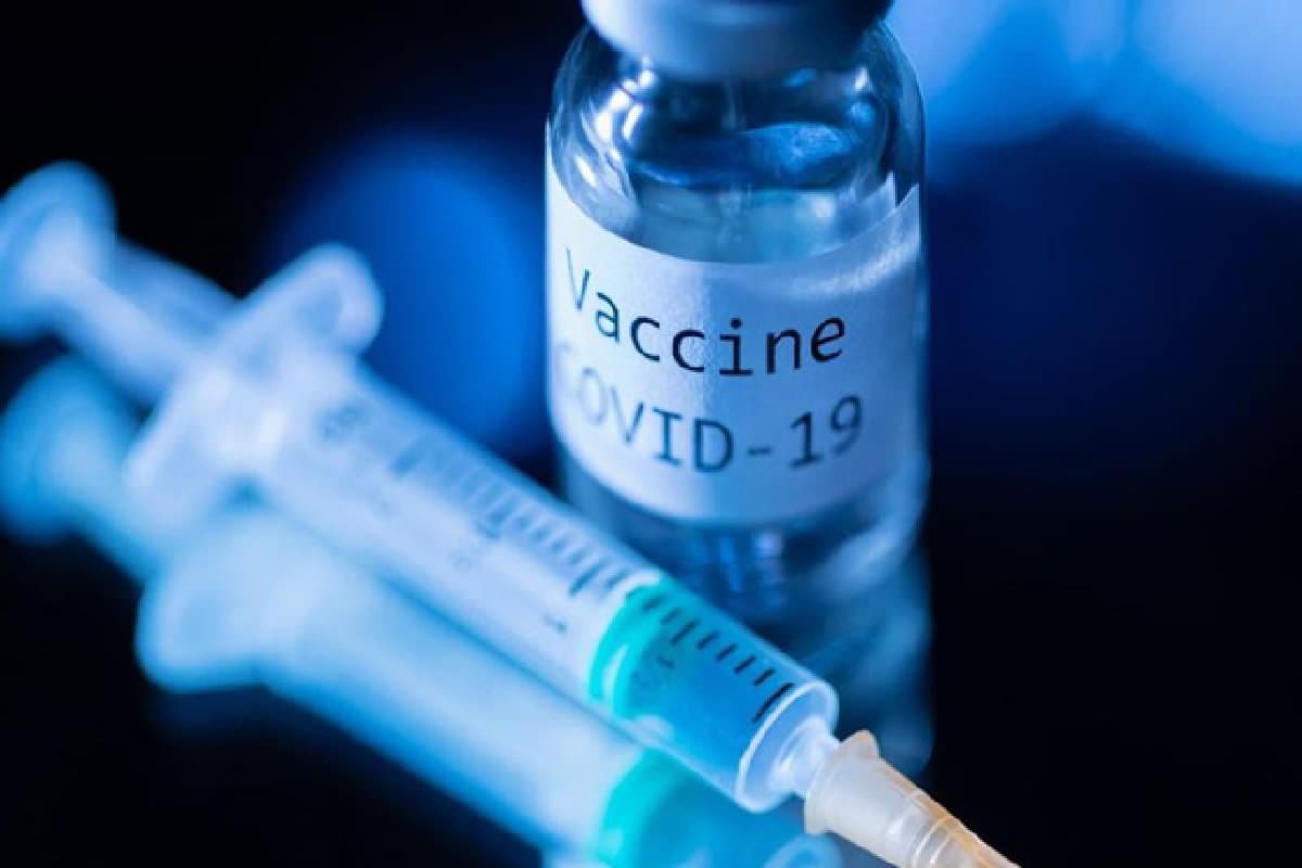 Vaccinazioni anti-covid, dal 10 maggio aperte le prenotazioni per gli over 50