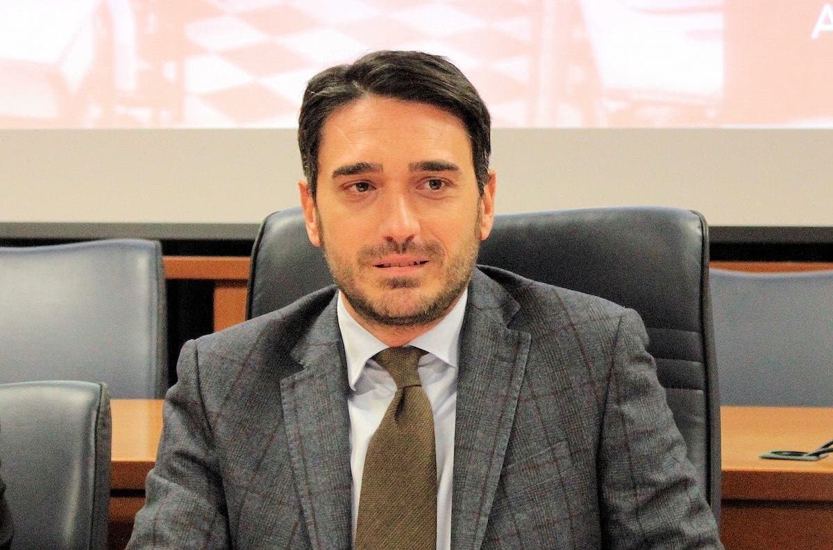 Nicola Irto abbandona la corsa per le Regionali: «Il Pd è in mano ai feudi»