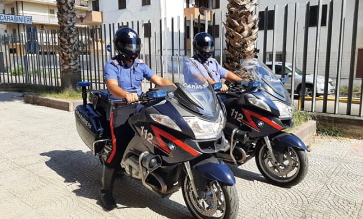 Corigliano-Rossano: ubriaco blocca il traffico e aggredisce i Carabinieri