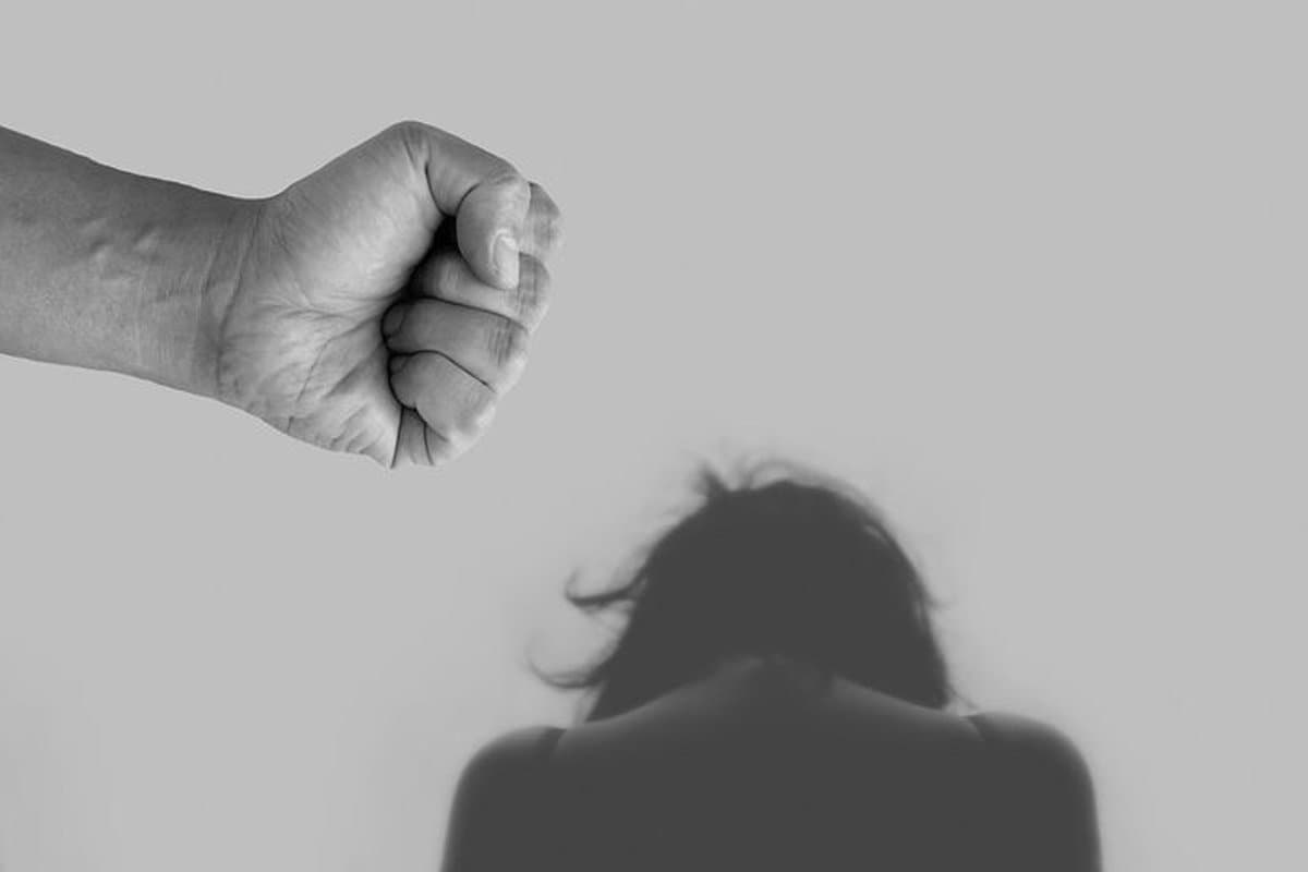 Ha aggredito la sua compagna: ora dovrà abbandonare il tetto familiare