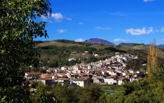 Laino Borgo omaggia Dante con la Divina Commedia in 100 borghi