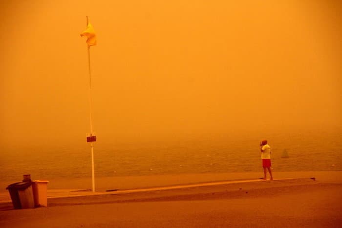 Il cielo "rossastro" sulle nostre teste altro non è che la sabbia del Sahara. In arrivo un caldo infernale