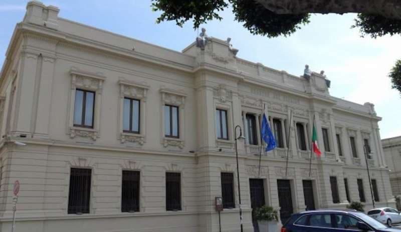 Rifiutano il vaccino anti-covid: sospesi 15 operatori sanitari nel reggino