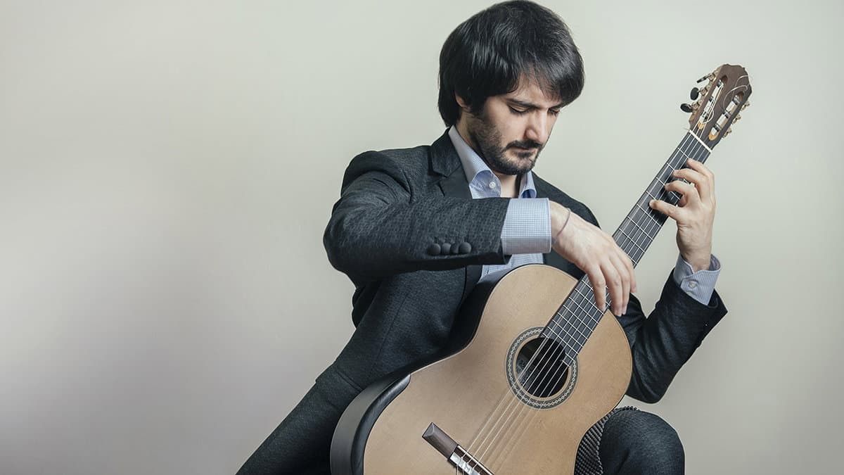 A Trebisacce ritorna la musica classica con il concerto di chitarra di Carlo Curatolo