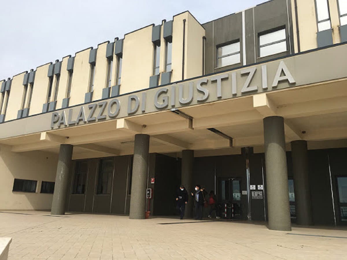 Corigliano-Rossano: arrestato per spaccio, processato per direttissima e rimesso in libertà
