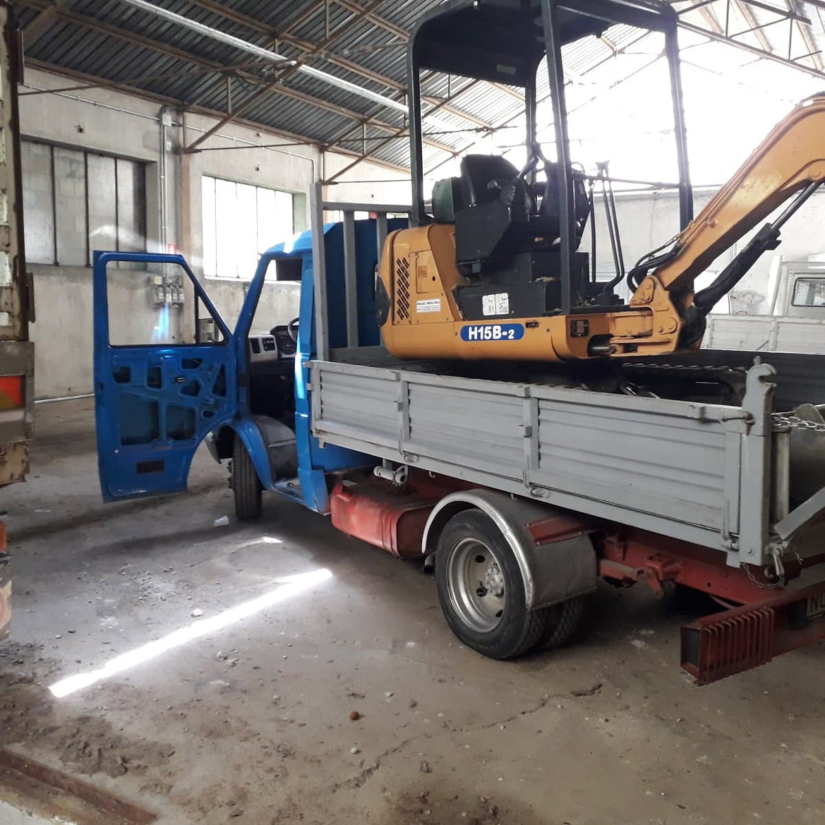 Sequestrati quattro autocarri e un ciclomotore ad un uomo senza patente