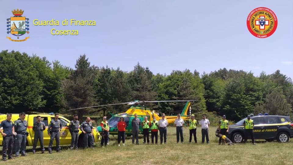 Spettacolare esercitazione dei finanzieri del soccorso alpino a Montescuro: in campo due elicotteri