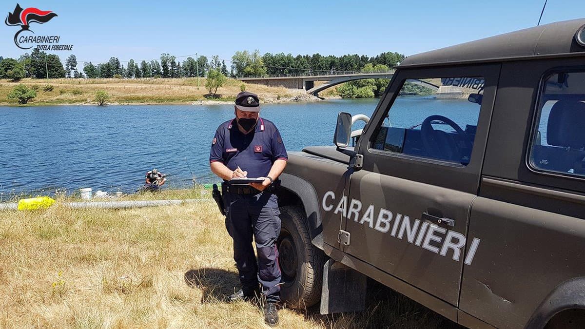 In Sila controlli su lago Cecita: quindici pescatori sanzionati perché privi di licenza