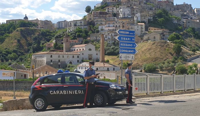 Corigliano-Rossano: uomo aggredisce operatori del 118 e Carabinieri