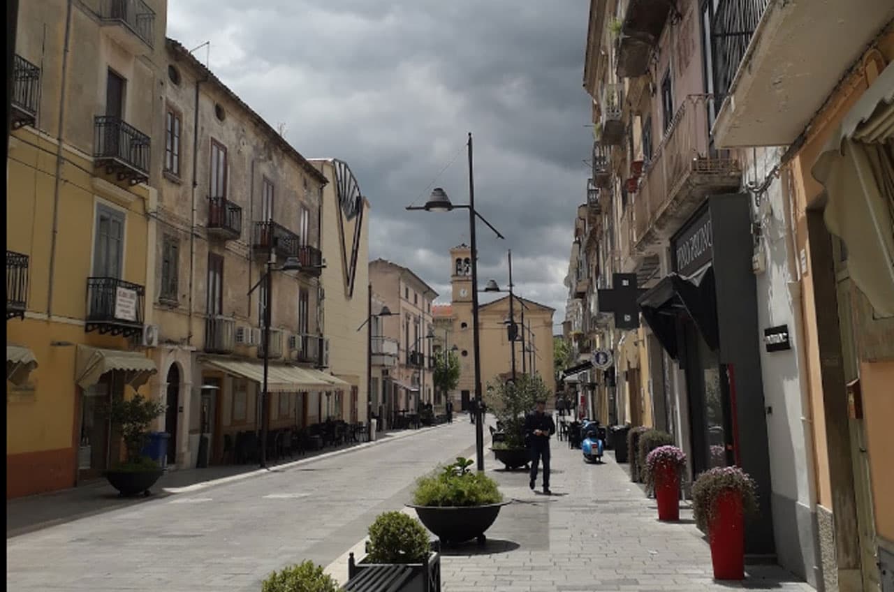 Castrovillari, le positività al Covid in città superano i 30 casi: tutti giovanissimi