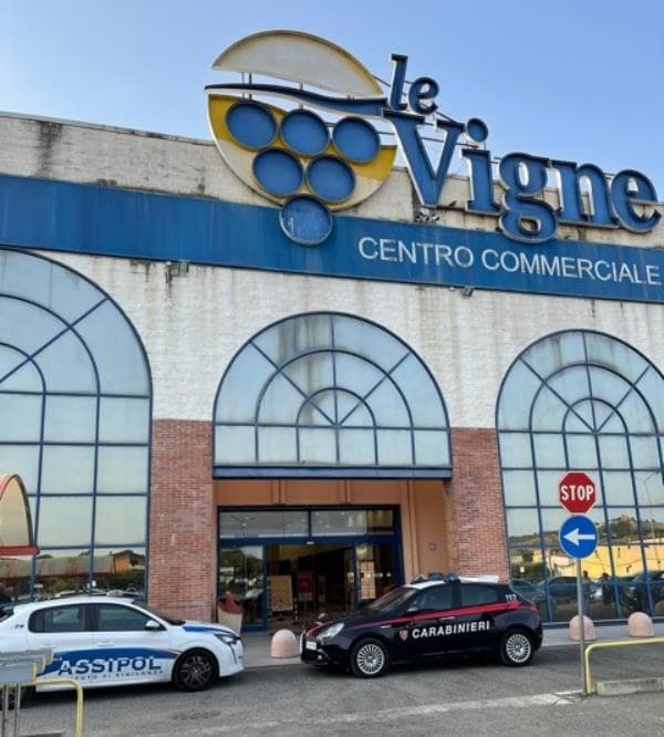 Tentavano di rubare nel centro commerciale di Castrovillari. Fermate due donne
