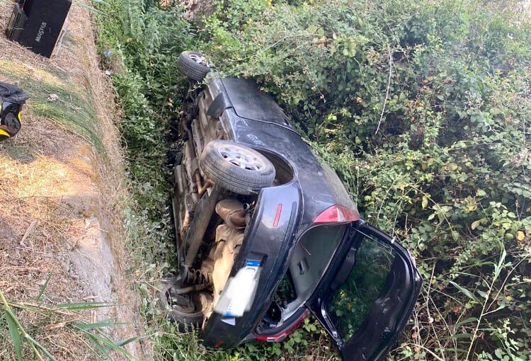 Un’auto finisce in un canalone a contrada Seggio