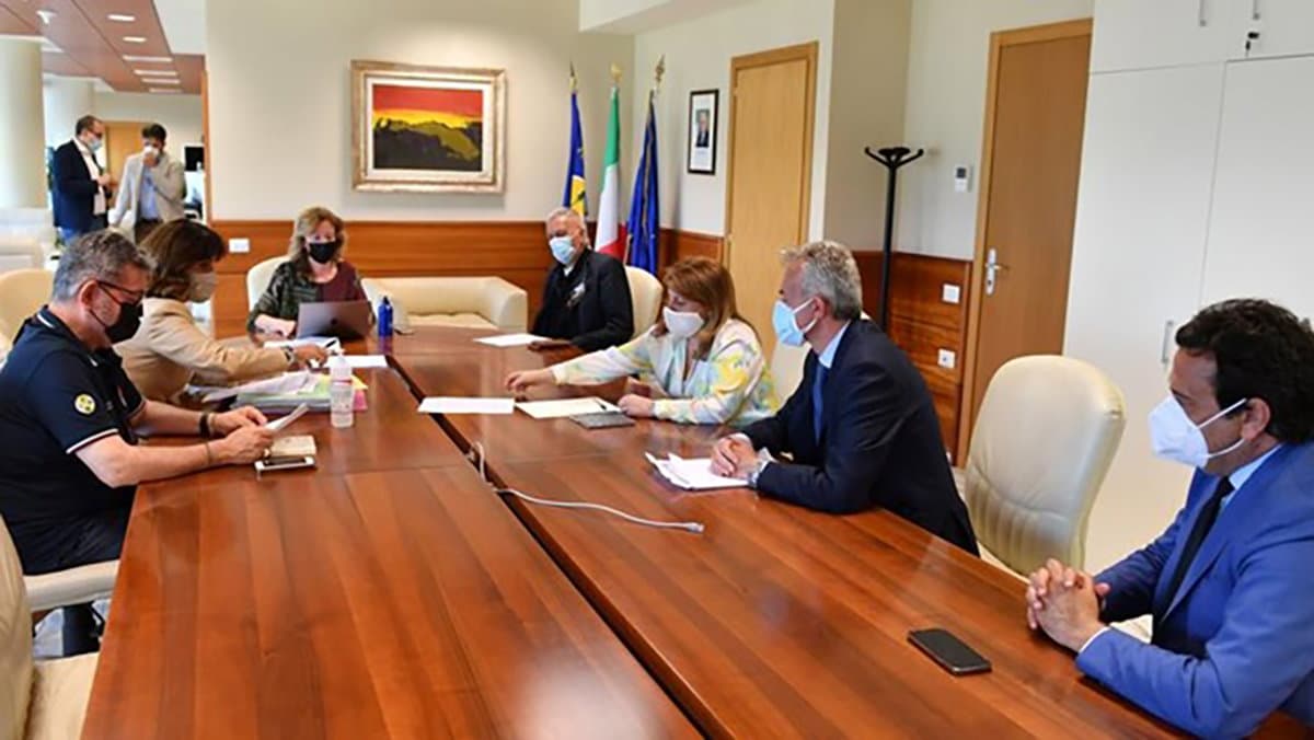 I boschi della Calabria divorati dalle fiamme, la Regione chiede lo stato di emergenza