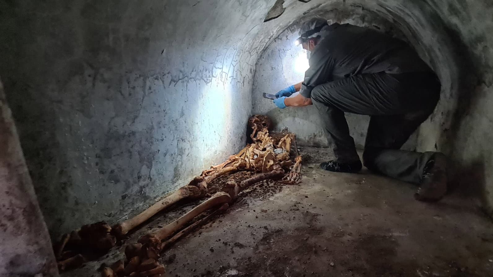 Pompei, ritrovato lo scheletro con capelli e un orecchio ancora visibili: è di Marcus Venerius Secundio