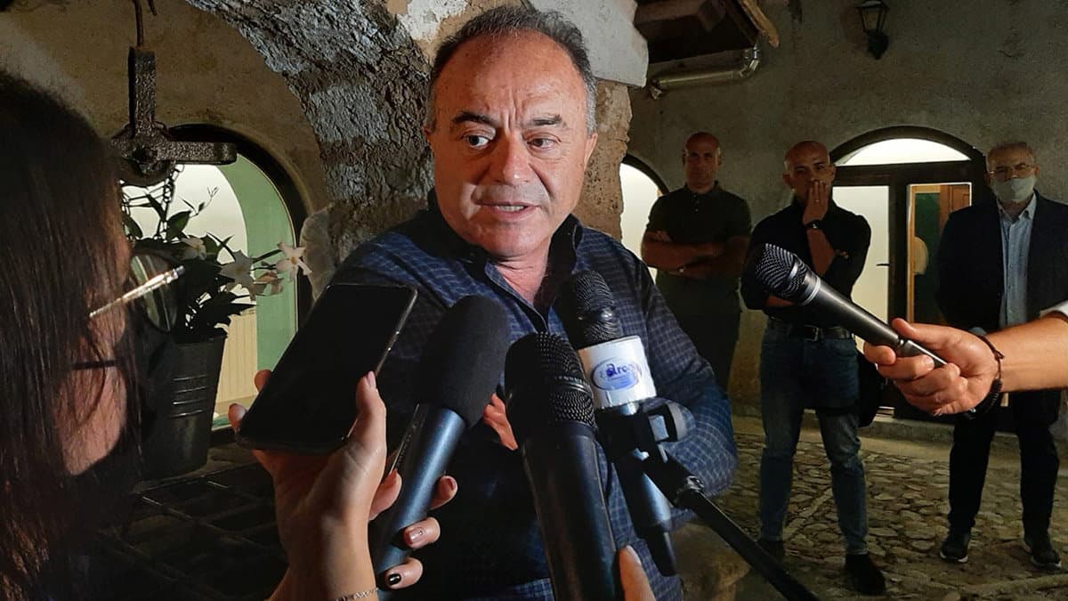 Gratteri a Mormanno per il Premio Faro: tra la gente un mito di legalità e fiducia