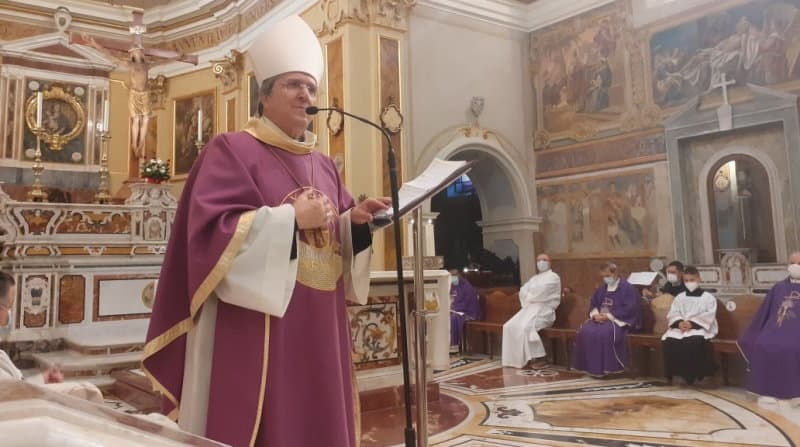 Il vescovo Savino festeggia 43 anni di sacerdozio «a servizio del popolo di Dio»