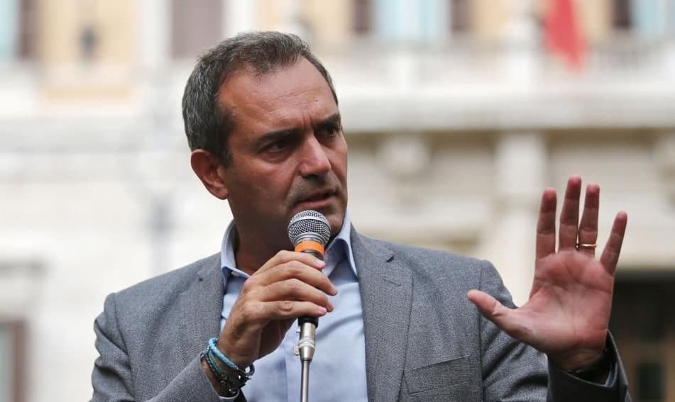 «Con De Magistris diritti e servizi pubblici ed efficienti»
