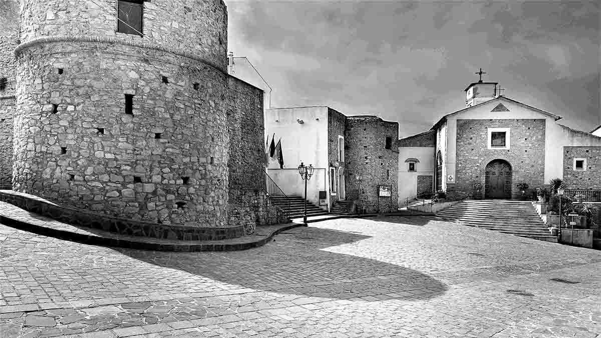 Scopriamo i segreti di Mandatoriccio e del suo dolce tipico: il Manicotto