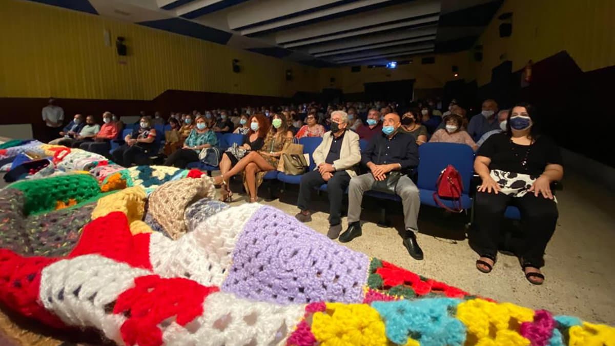"La sciarpa della pace" conquista il pubblico: successo per la prima cinematografica