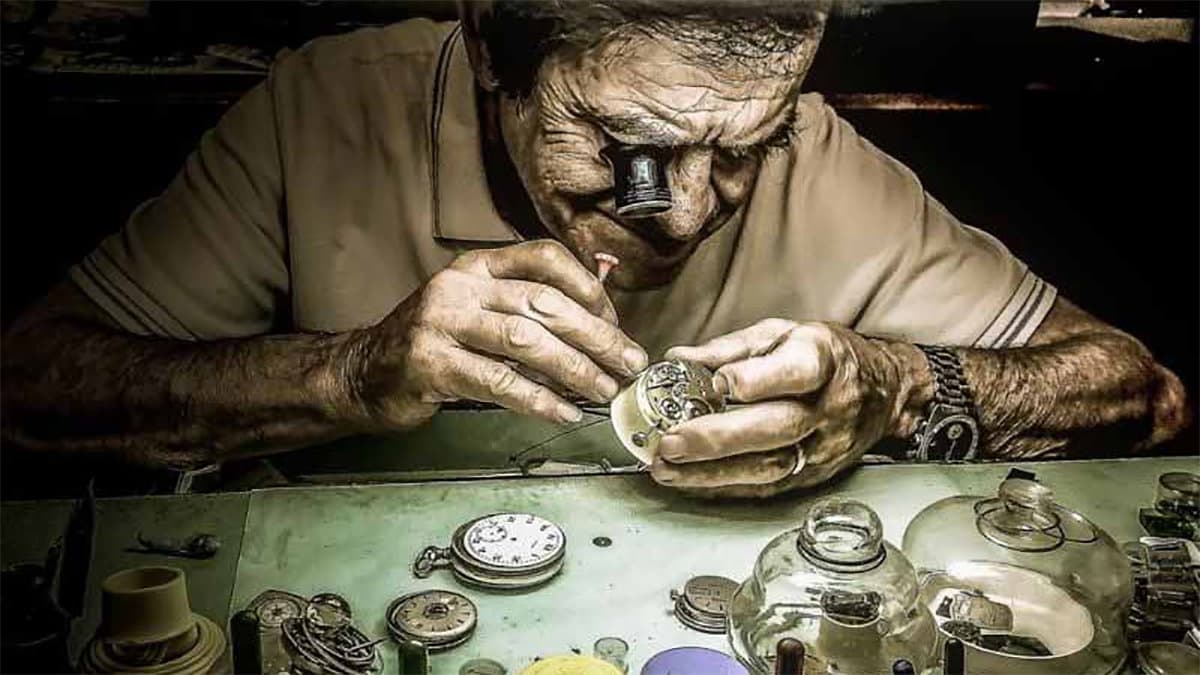 Di muri antichi, orologiai, resistenza e modernità