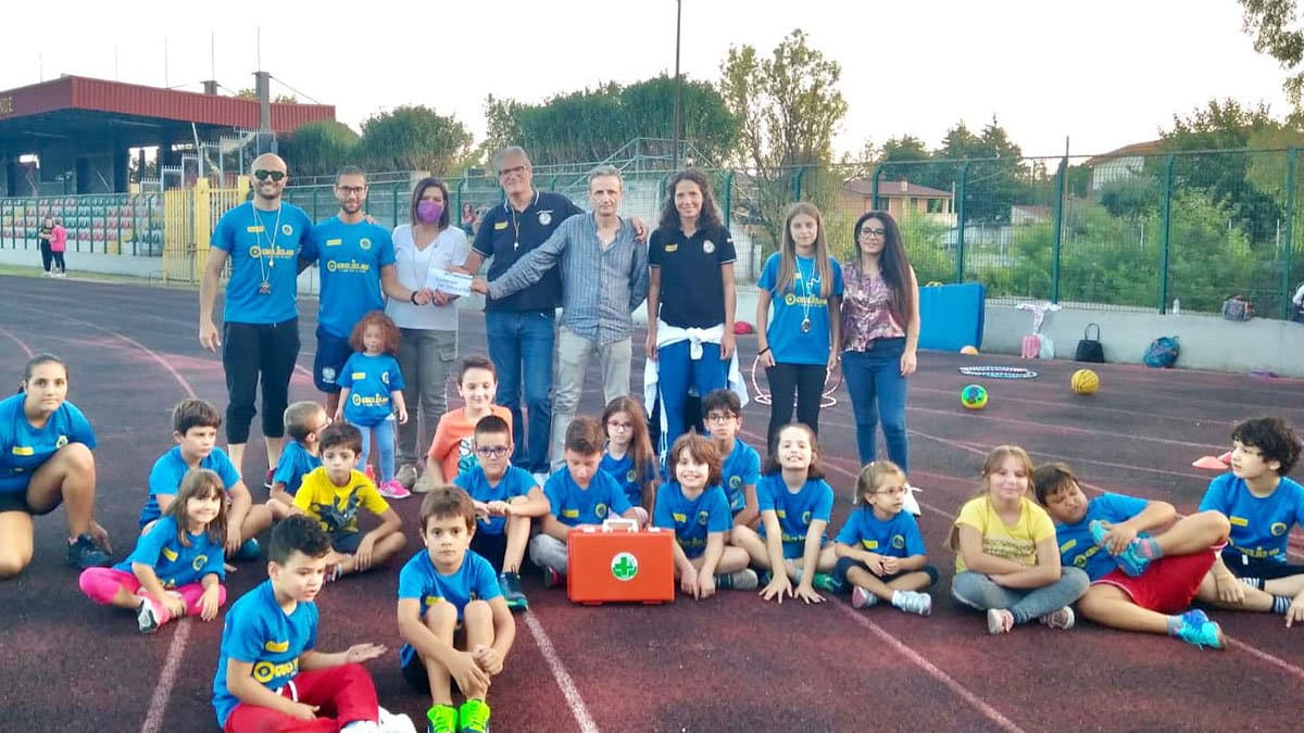 Sport e Sicurezza, aziende del territorio donano defibrillatore alla Scuola di Atletica CorriCastrovillari