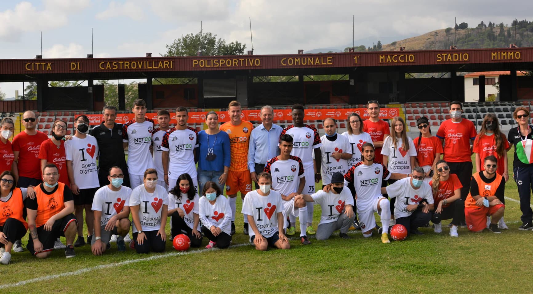 Castrovillari Calcio in campo con gli atleti e partner del Team Special Olympics