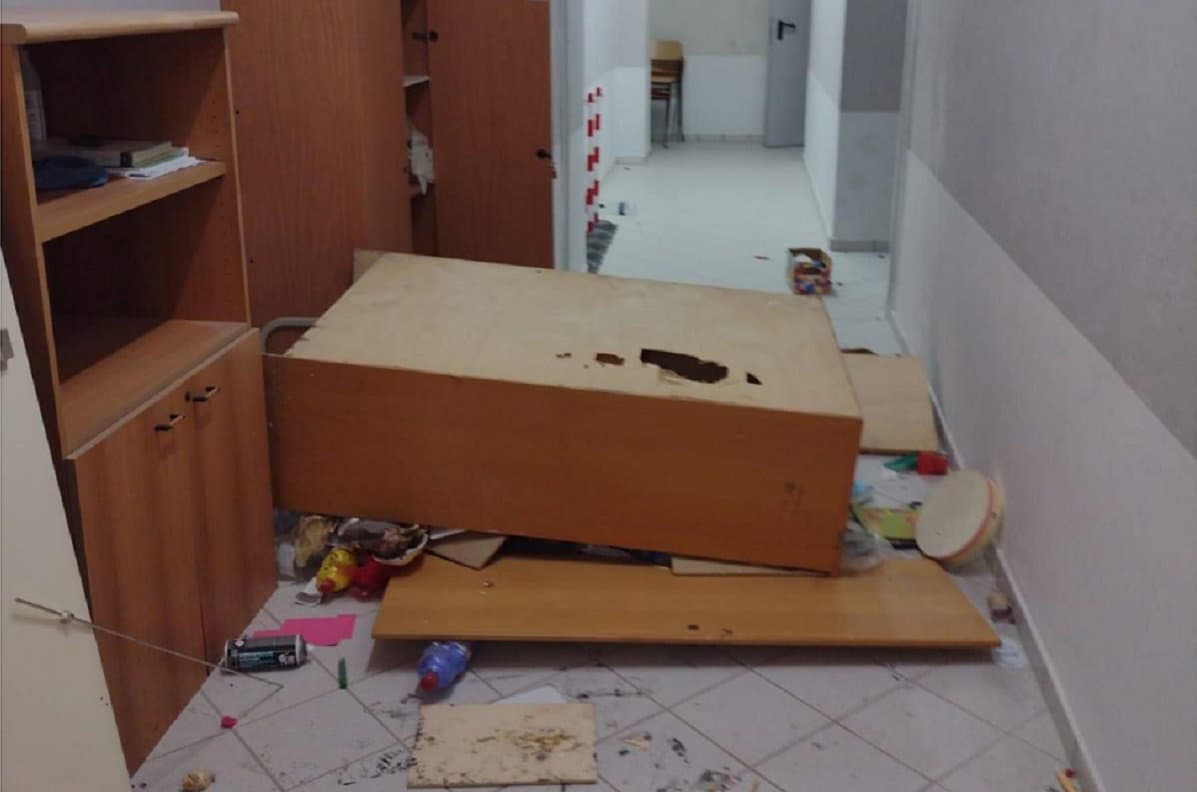Co-Ro, fermati i due ragazzi che avevano vandalizzato l’istituto comprensivo “Tieri”