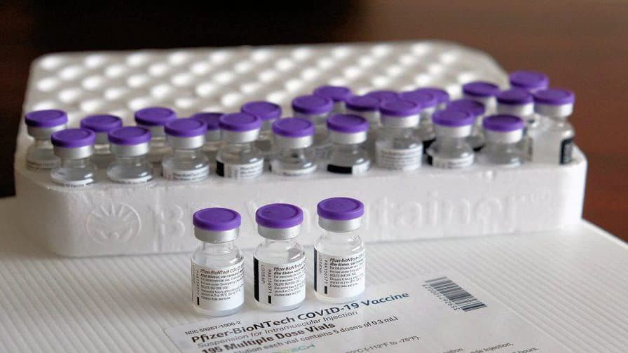 Covid, al via le prenotazioni per la terza dose