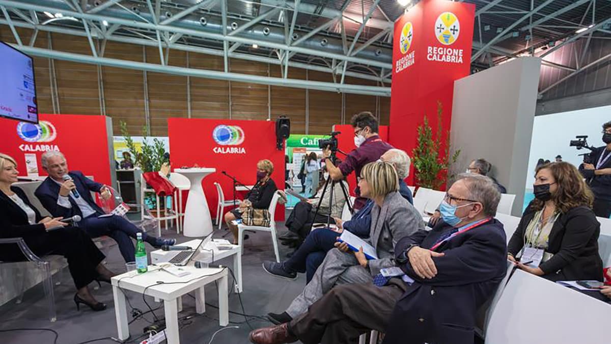 Primo giorno di appuntamenti della allo stand della Calabria al Salone del Libro