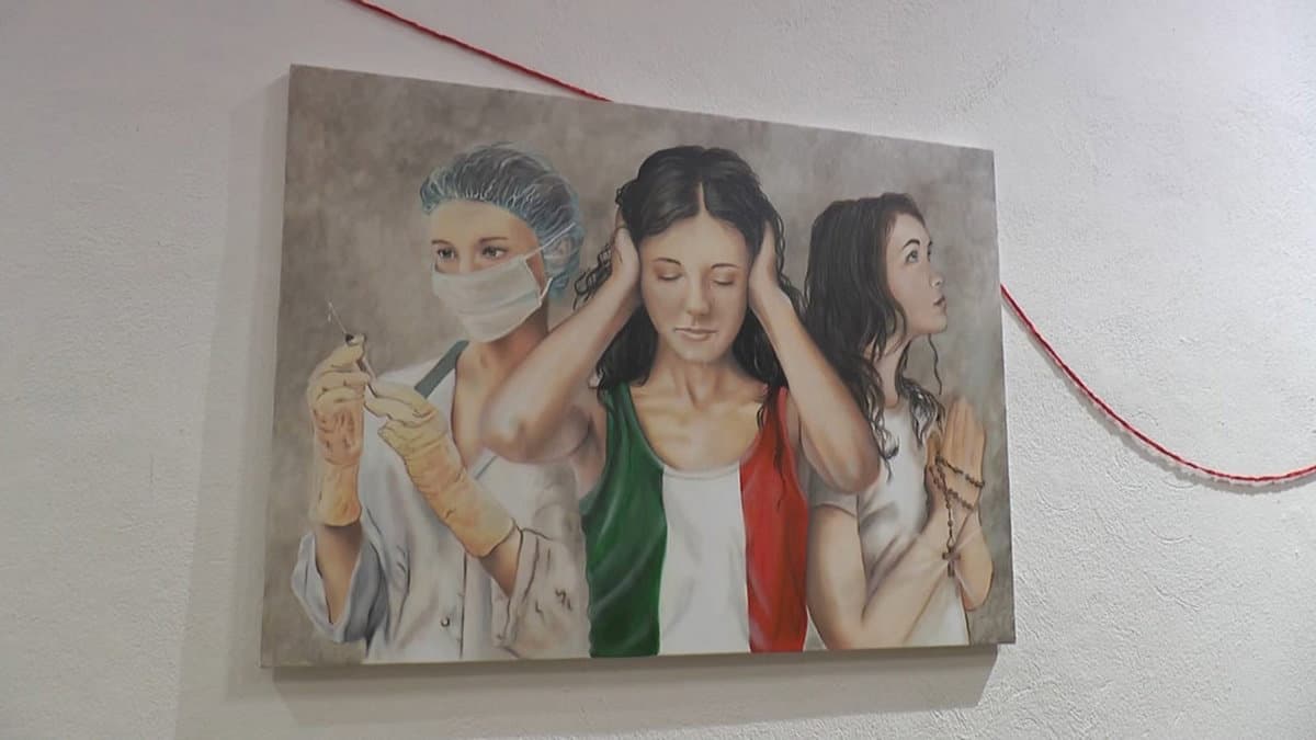 Il filo di... Anna. A Castrovillari la personale di pittura di Anna Nigro incanta il castello aragonese