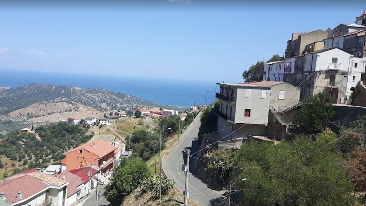 San Morello sentinella sulla vallata dell’Arso. L’antico borgo dalle sembianze di un vulcano spento
