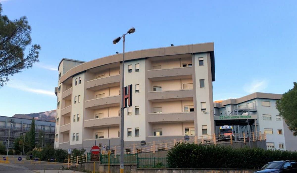 Ospedale Castrovillari, trasferiti medico e infermiere: ridotti i posti letto di Broncopneumologia