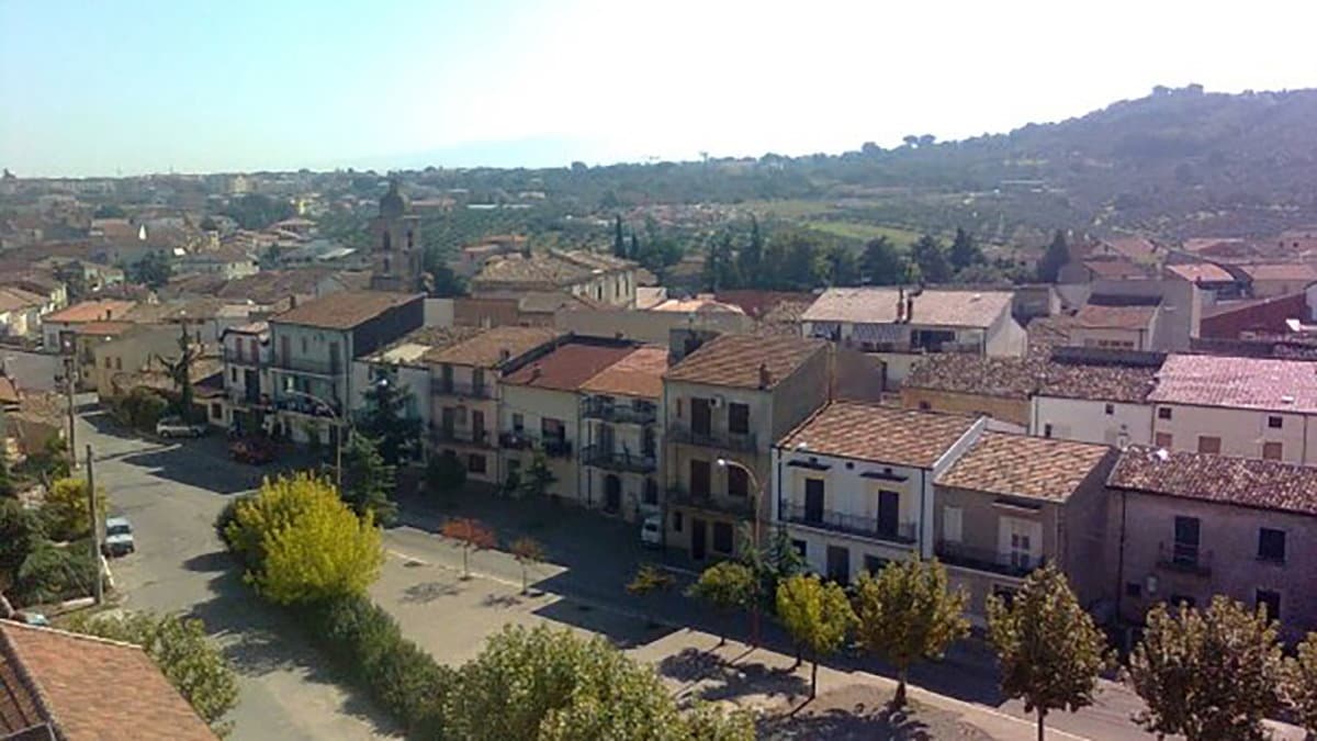 San Lorenzo del Vallo, rinunciò al rito e alla cultura greco-bizantina abbracciando quella latina