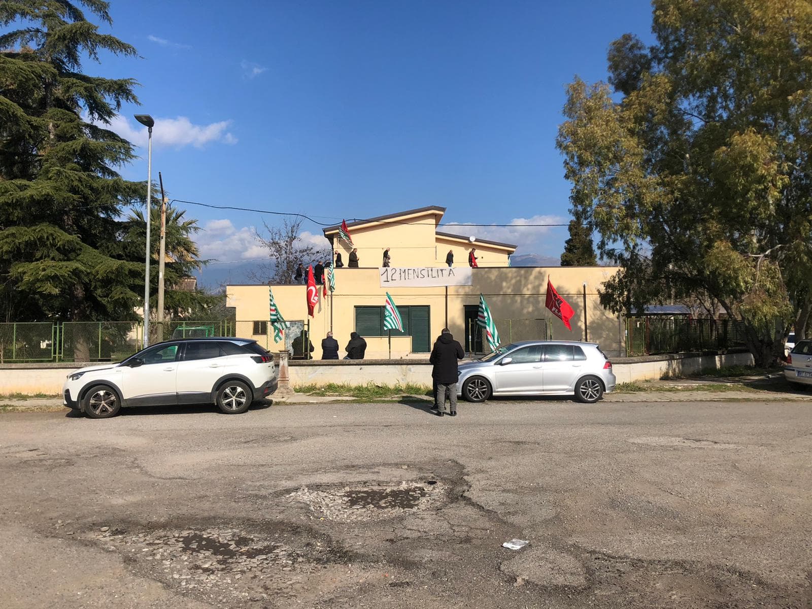 «Avanziamo un anno di stipendi» la protesta dei lavoratori del Consorzio di bonifica