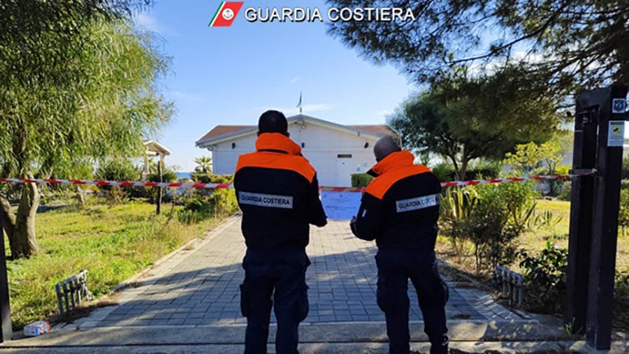 Guardia Costiera di Co-Ro, da Montegiordano a Cariati poste sotto sequestro 30 strutture balneari