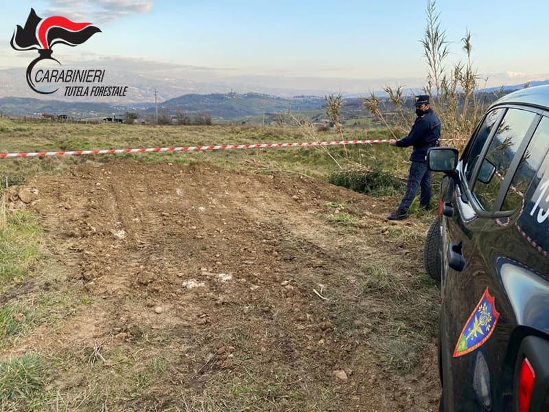 Gestione illecita di rifiuti, sequestrata un'area comunale di 10mila metri quadrati
