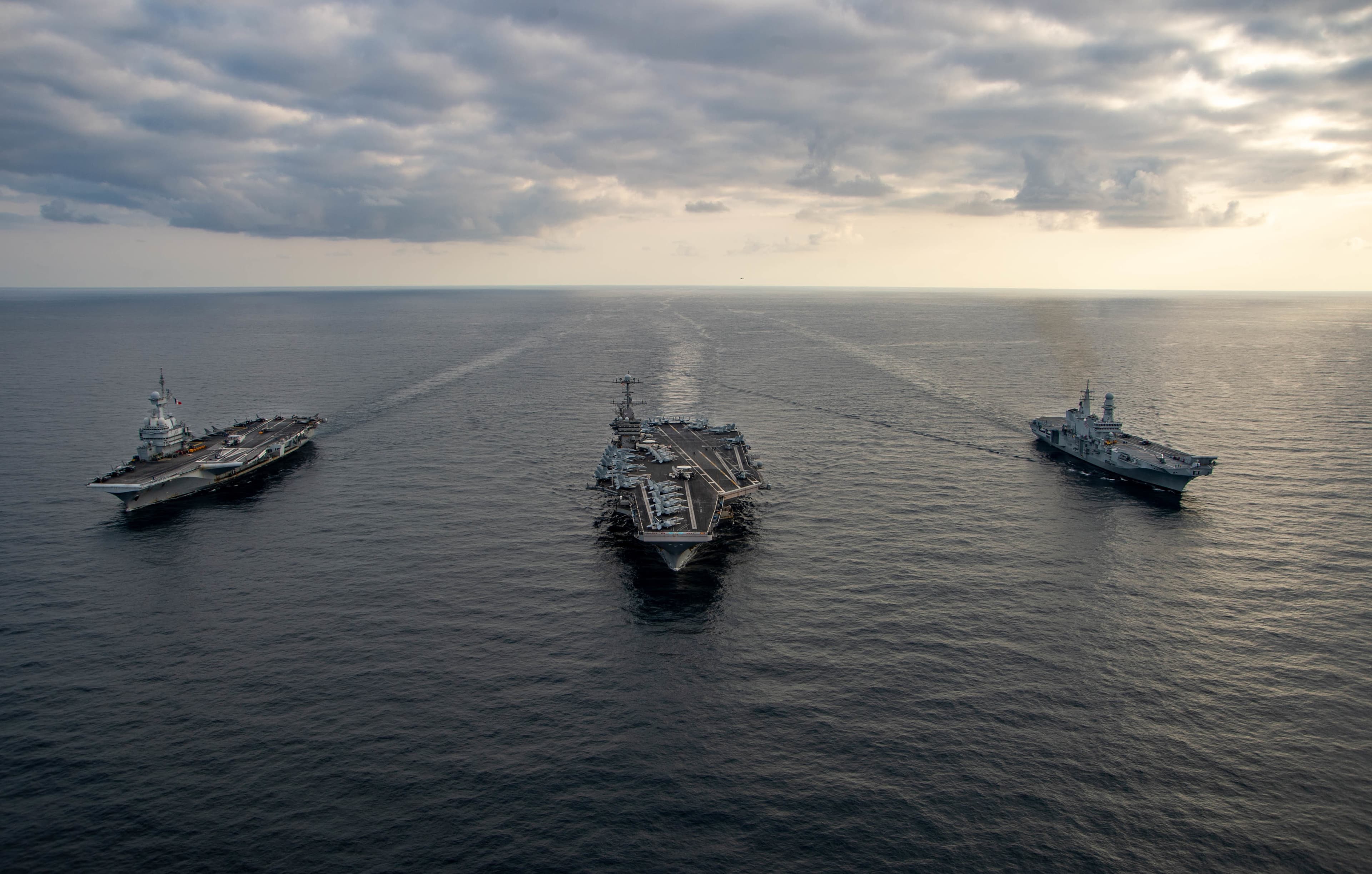 Al via esercitazioni Nato nel Golfo di Taranto: impegnate tre grandi portaerei