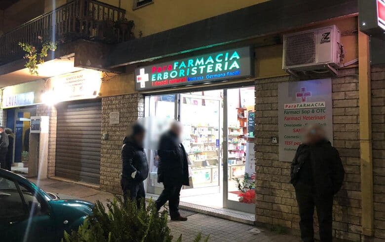 Co-Ro, rapina a mano armata in una parafarmacia: bottino di pochi euro