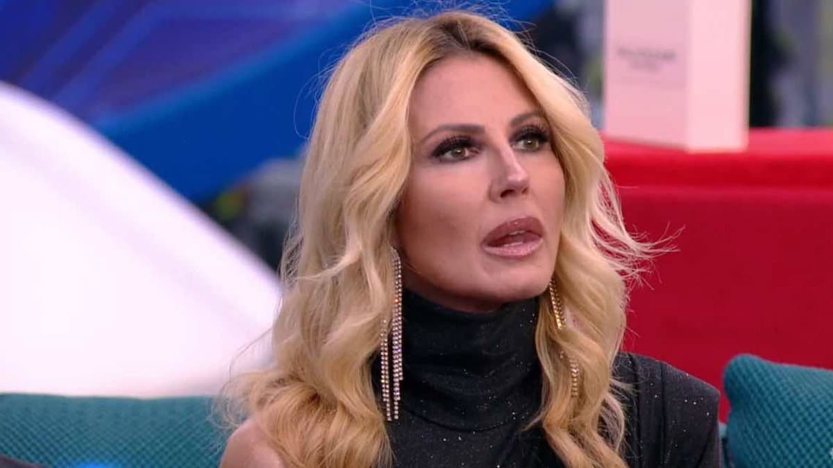 Nathalie Caldonazzo in scena al teatro di Cassano