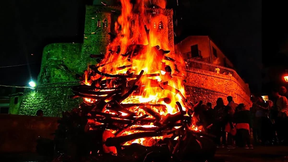 Intellettuali e scienziati insieme in un excursus che ci porta nel cuore dei Fuochi di San Marco