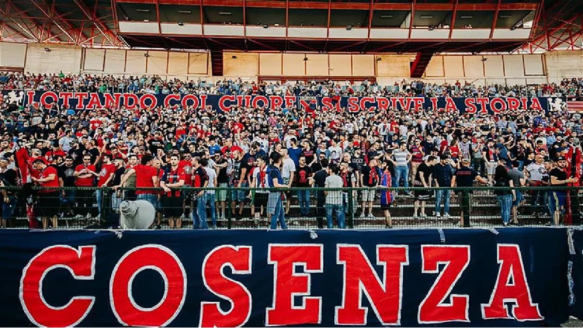 Domani tutti al Marulla per tifare Cosenza: incontro cruciale per restare in serie B