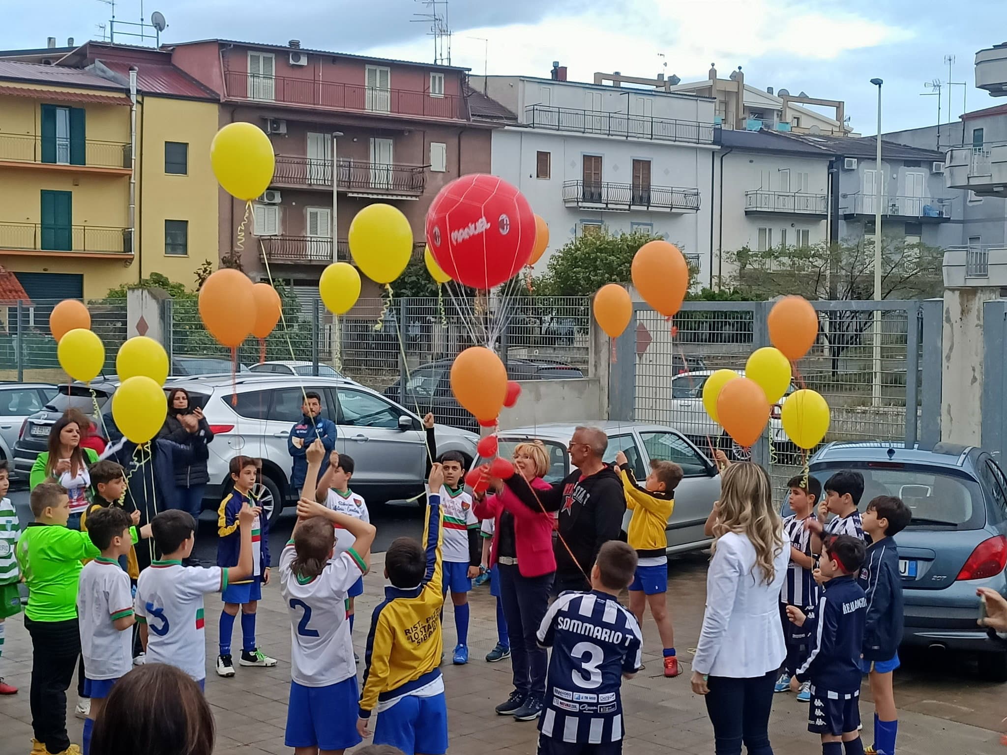Tanti palloncini colorati per ricordare un ragazzo che amava la vita: si è chiuso il 15esimo Torneo Manuel Leone
